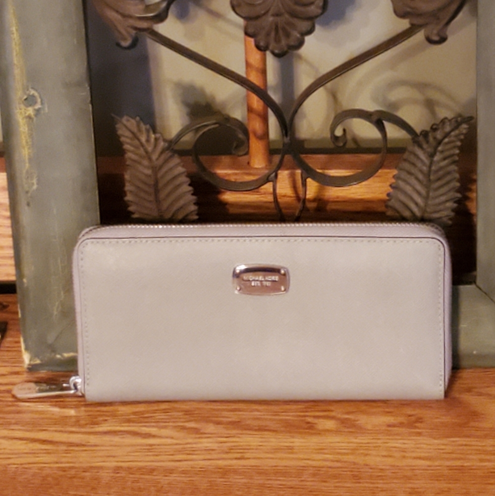 Michael Kors Grey Leather Jet Set Travel Continental Wallet